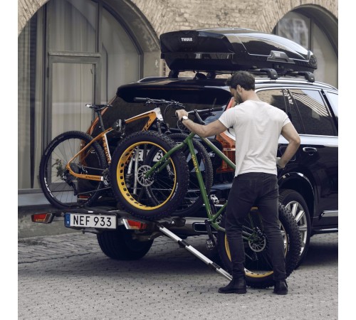 Складная рампа Thule EasyFold XT Loading Ramp для облегчения погрузки и разгрузки велосипедов